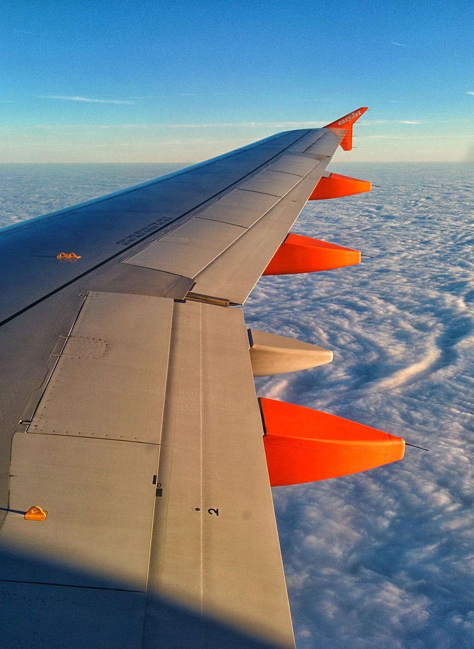 easyjet, flight, holidays, airport, ali, cloud, aircraft, plane, heavens, fly airport, air, trip, flywheel, airlines, vacation, sky, clouds, horizon, to travel, fly, nature, sunlight, sunset, ala